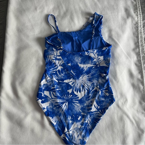 Trina Turk Women's Standard Basque Asymmetrical One
Piece Size 10 - Picture 6 of 12